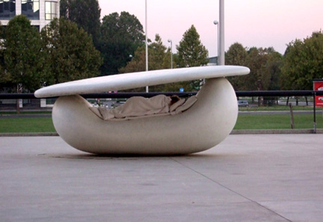 Performans_Spavanje_izmedu_neba_i_zemlje_2010_630