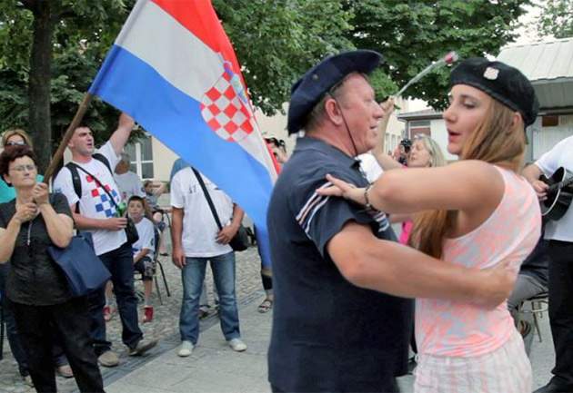 Rechts_zwo_drei_driftet_Europe_ab_630