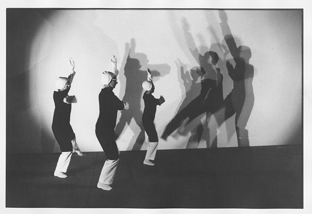 KASP, Opera-serija, 1982. Koreografija: Milana Broš. Arhiva Multimedijalnog centra; Foto: Velizar Vesović KASP, Opera-serija, 1982. Koreografija: Milana Broš. Arhiva Multimedijalnog centra; Foto: Velizar Vesović