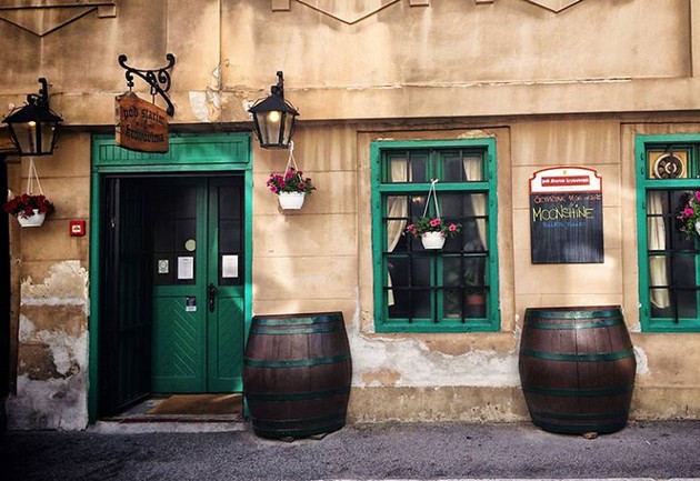 pod_starim_krovovima_630